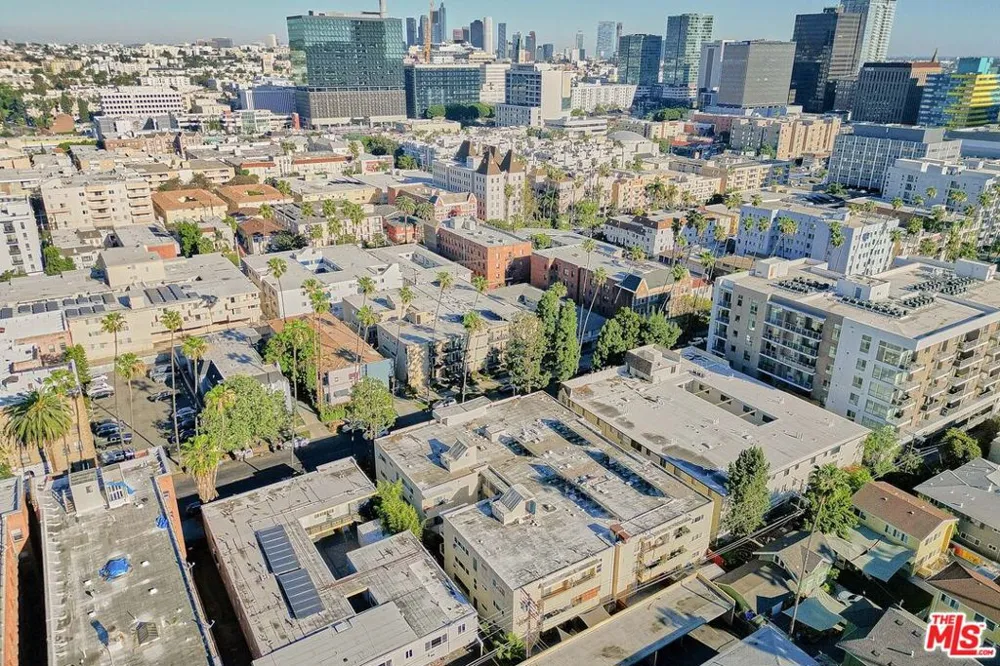 425 S Kenmore Avenue #104 Los Angeles, CA 90020