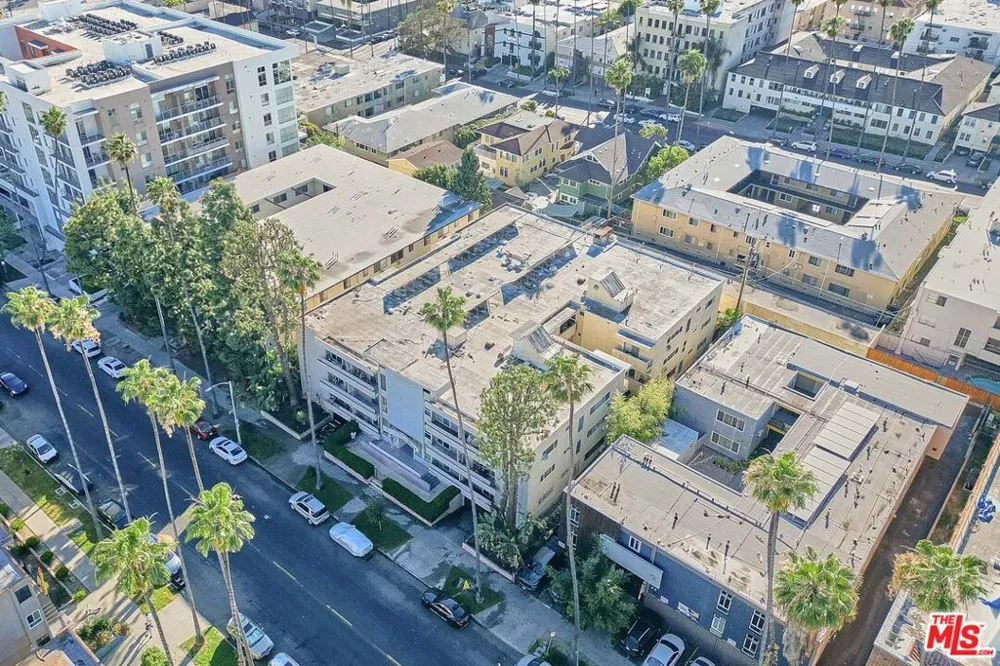 425 S Kenmore Avenue #104 Los Angeles, CA 90020