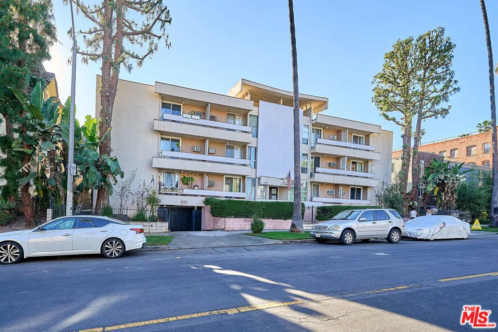 425 S Kenmore Avenue #104 Los Angeles, CA 90020