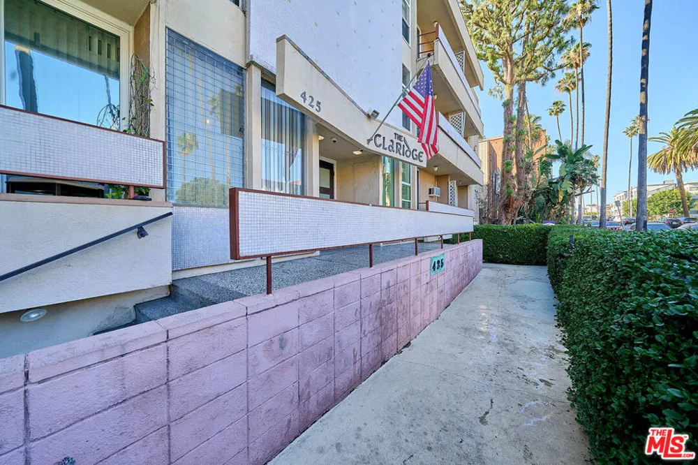 425 S Kenmore Avenue #104 Los Angeles, CA 90020