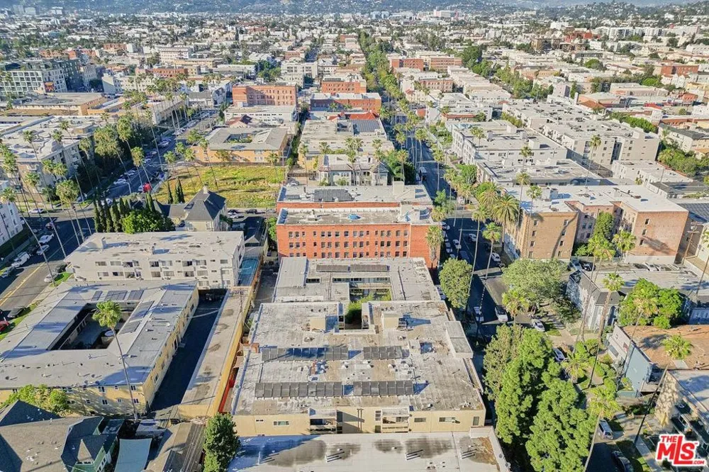 425 S Kenmore Avenue #104 Los Angeles, CA 90020