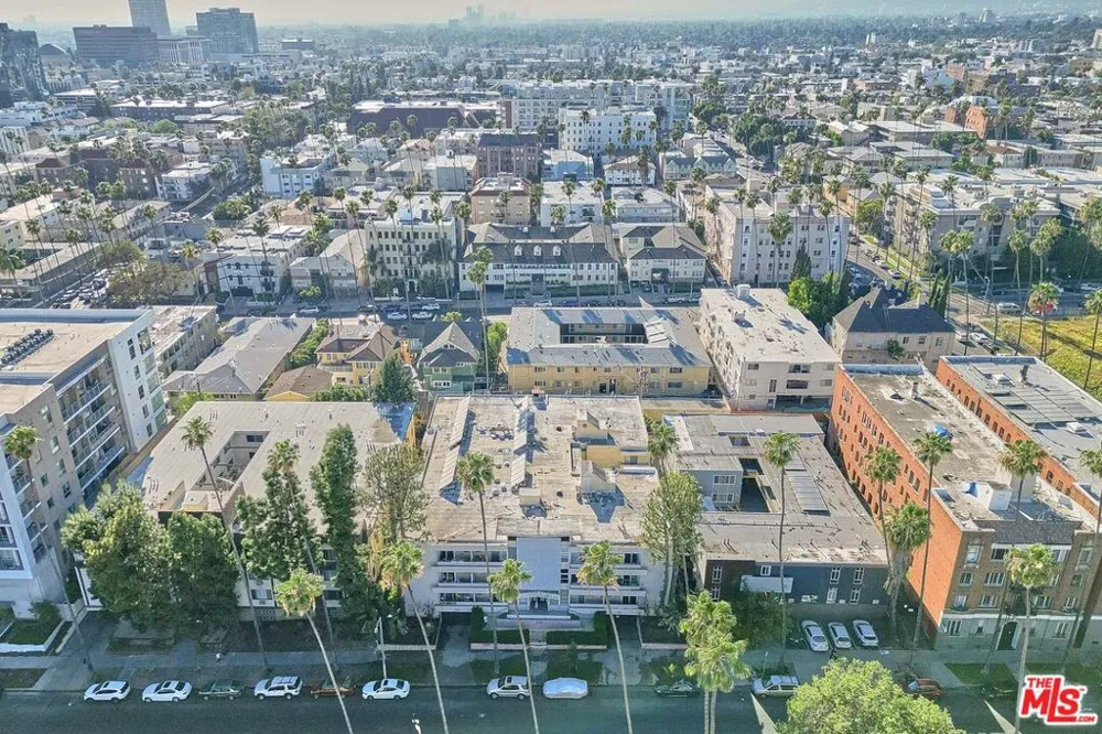 425 S Kenmore Avenue #104 Los Angeles, CA 90020