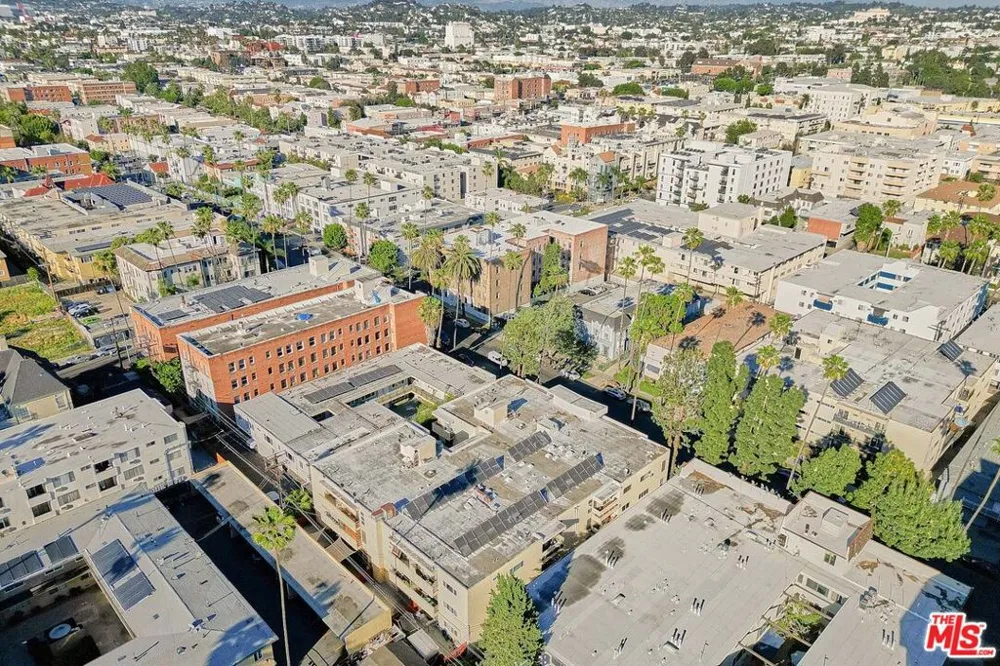 425 S Kenmore Avenue #104 Los Angeles, CA 90020