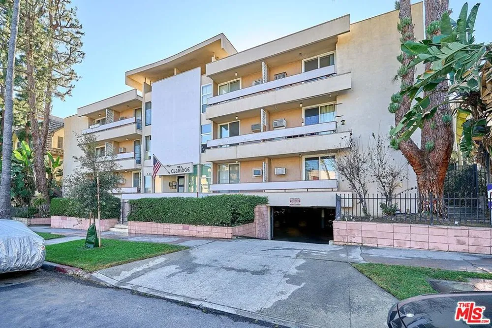 425 S Kenmore Avenue #104 Los Angeles, CA 90020