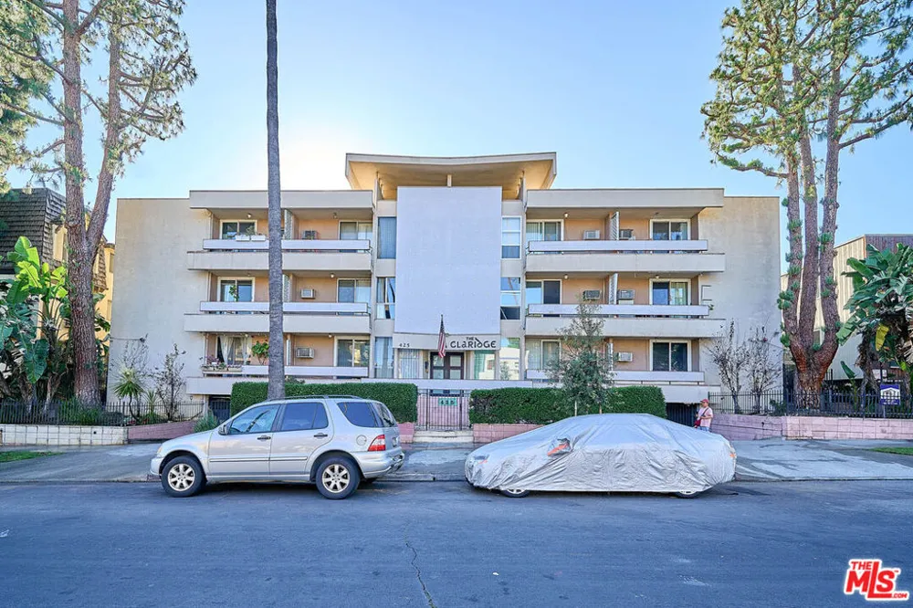 425 S Kenmore Avenue #104 Los Angeles, CA 90020