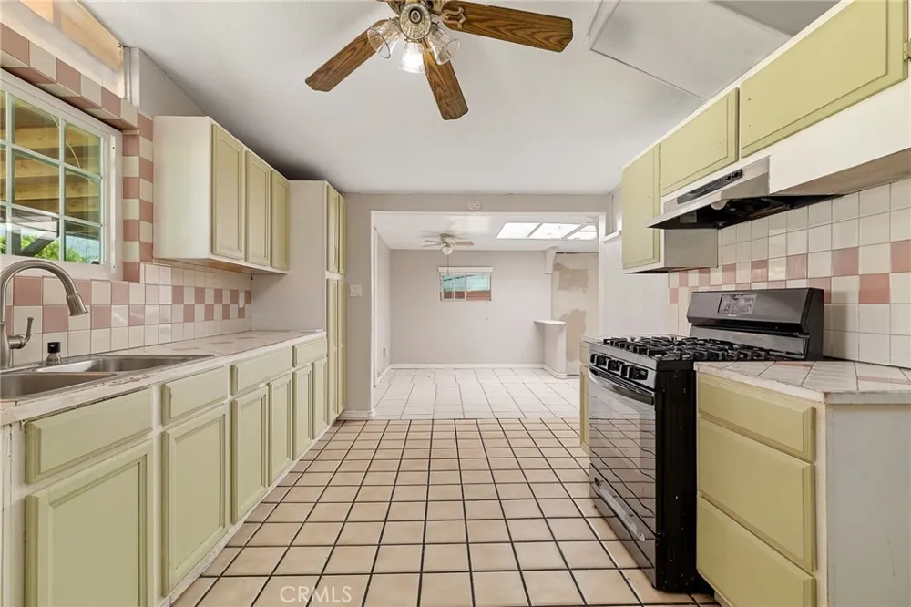 9591 Crestwood Anaheim, CA 92804