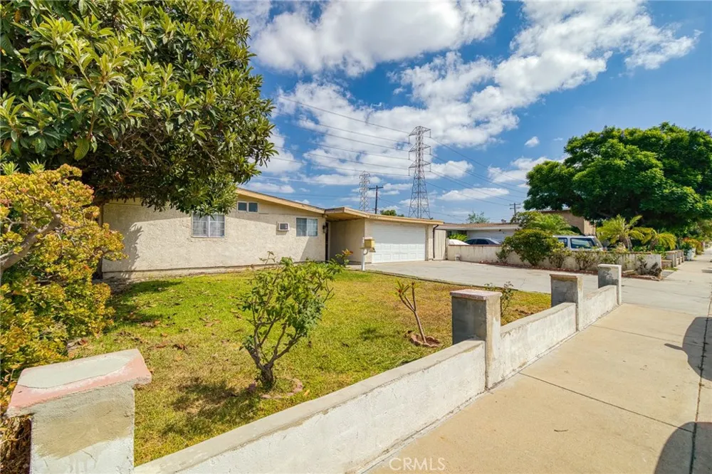 9591 Crestwood Anaheim, CA 92804