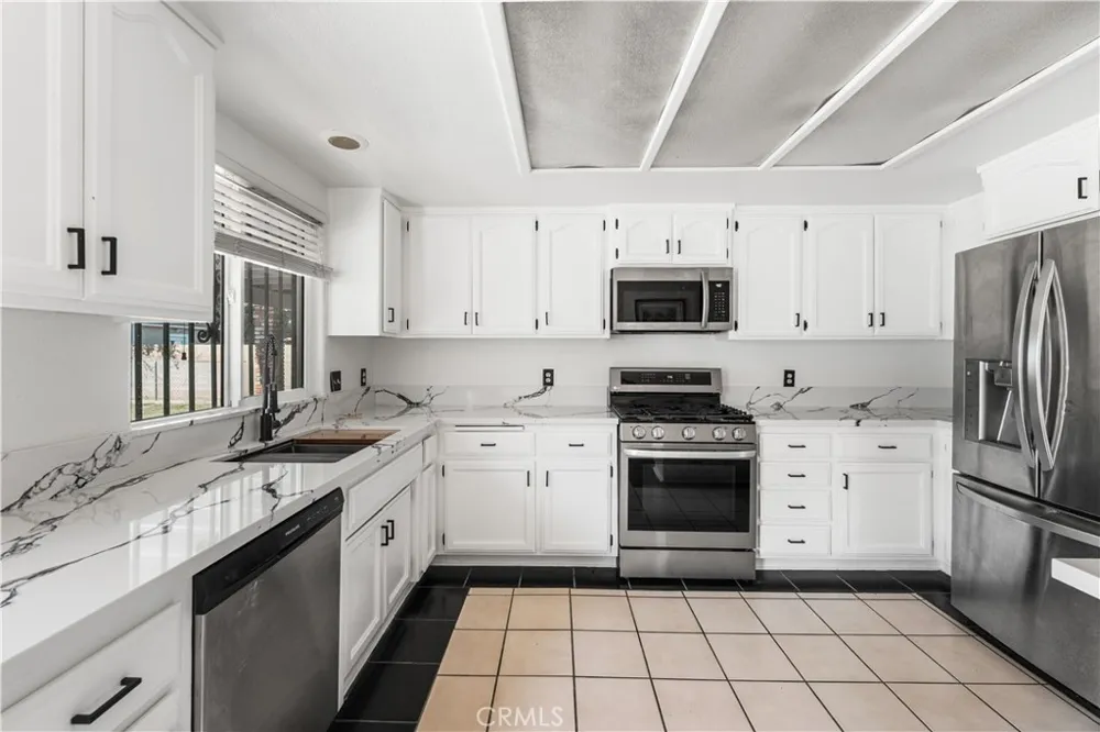 5241 E Avenue R12 Palmdale, CA 93552