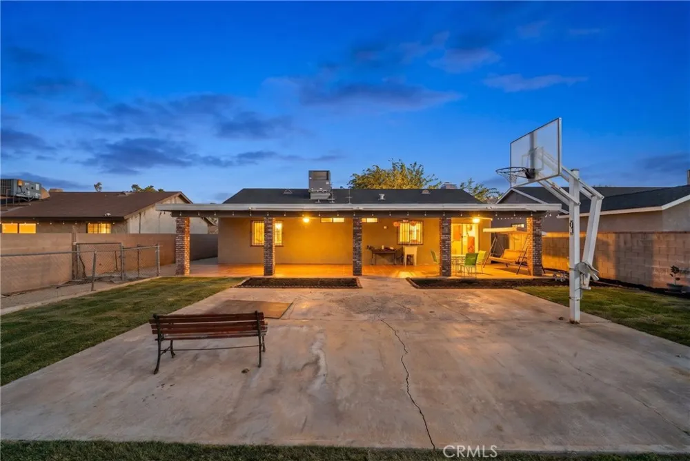 5241 E Avenue R12 Palmdale, CA 93552