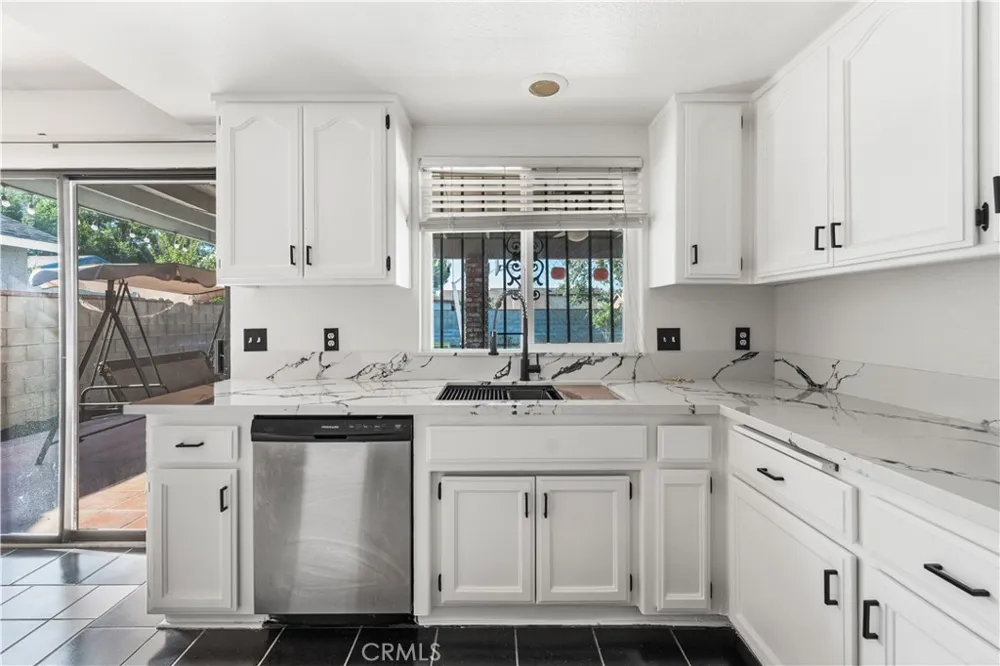 5241 E Avenue R12 Palmdale, CA 93552