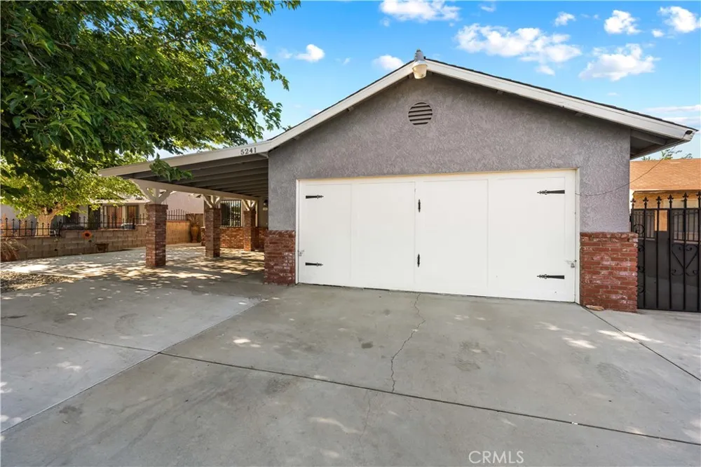5241 E Avenue R12 Palmdale, CA 93552