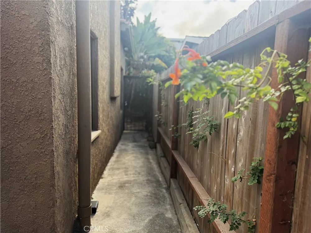519 Roswell Avenue Long Beach, CA 90814