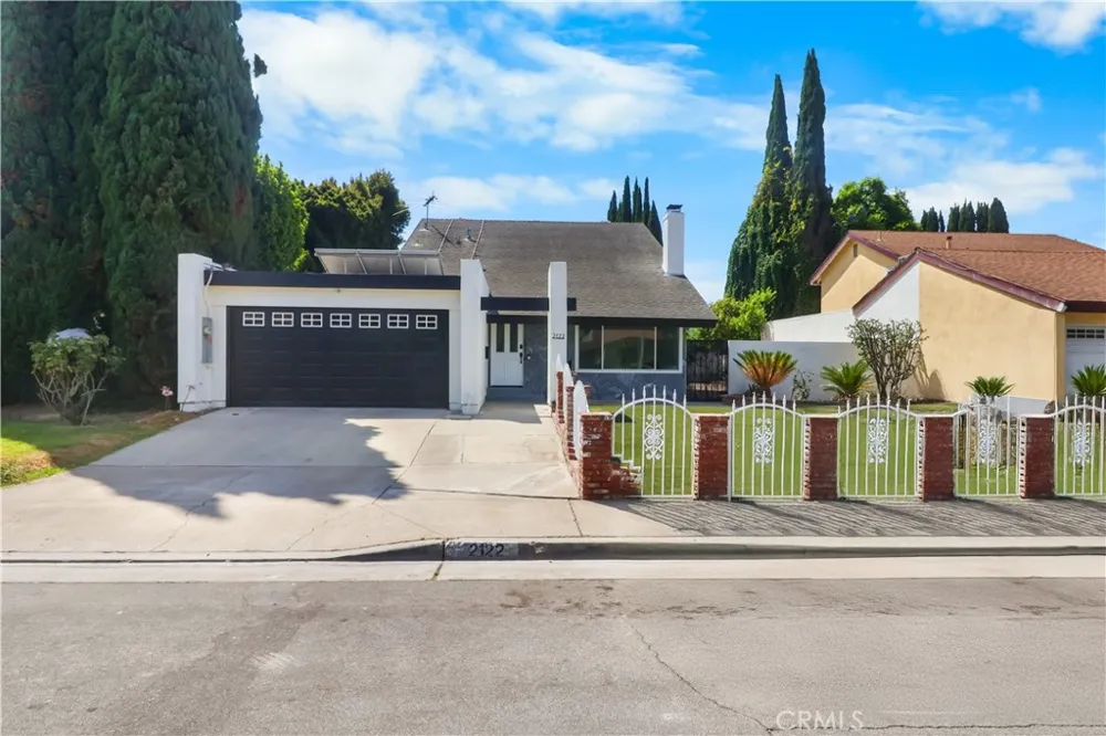 2122 W Chalet Anaheim, CA 92804
