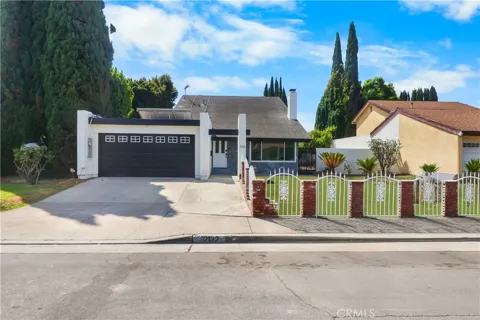 2122 W Chalet
