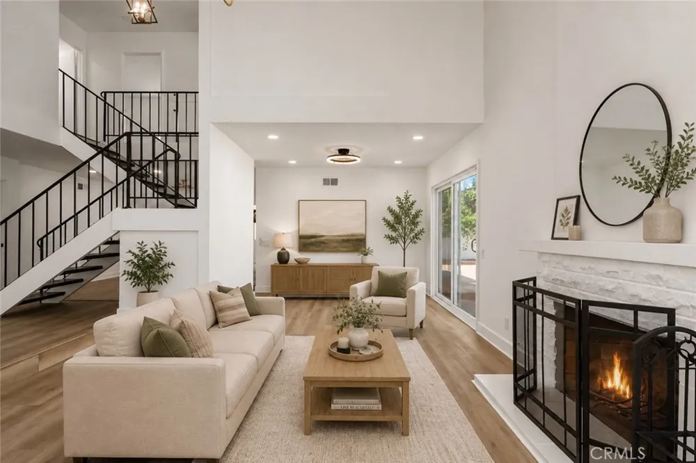2122 W Chalet Anaheim, CA 92804