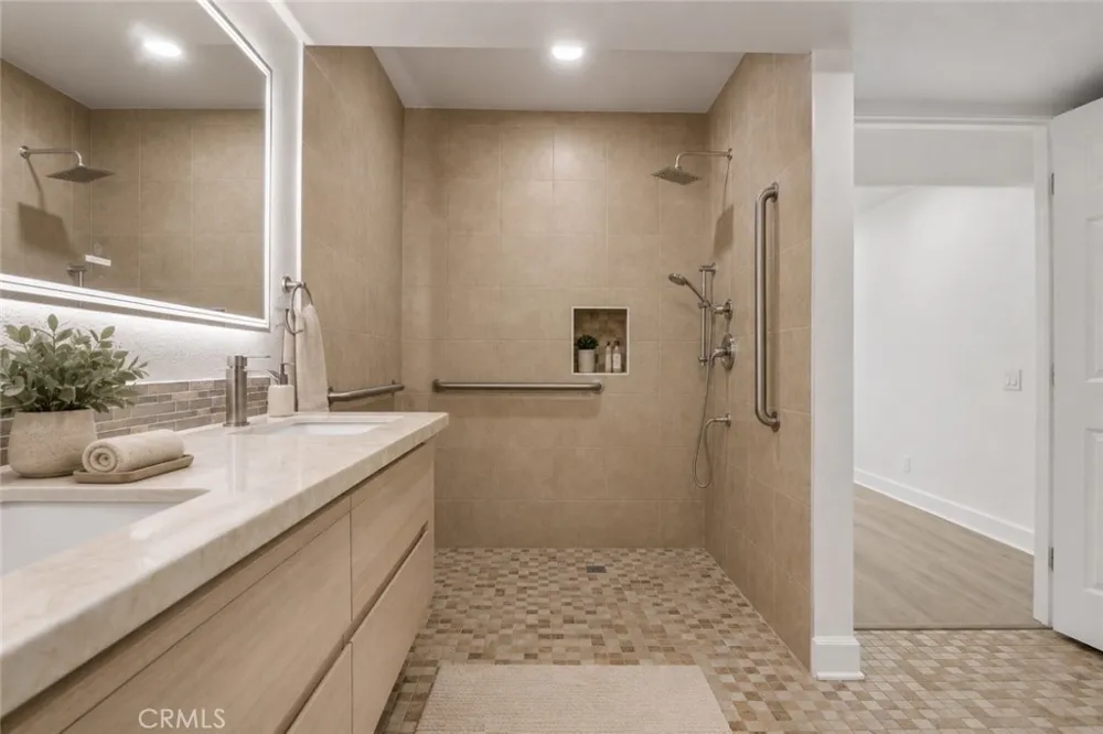 2122 W Chalet Anaheim, CA 92804