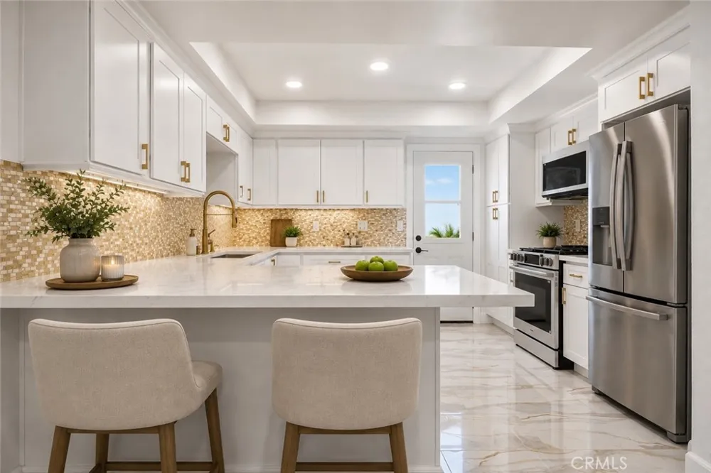 2122 W Chalet Anaheim, CA 92804