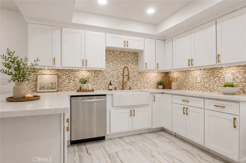 2122 W Chalet Anaheim, CA 92804