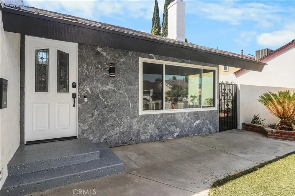 2122 W Chalet Anaheim, CA 92804