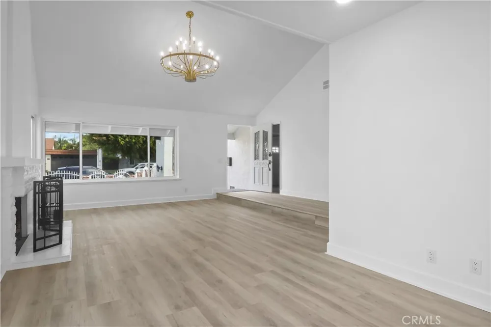 2122 W Chalet Anaheim, CA 92804