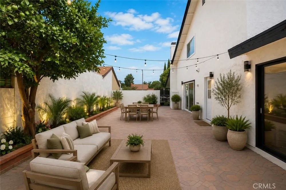2122 W Chalet Anaheim, CA 92804