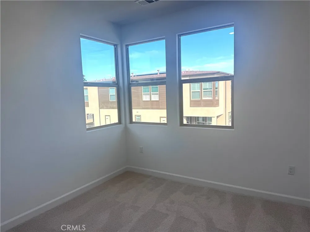 300 Honeysuckle Way Oceanside, CA 92057