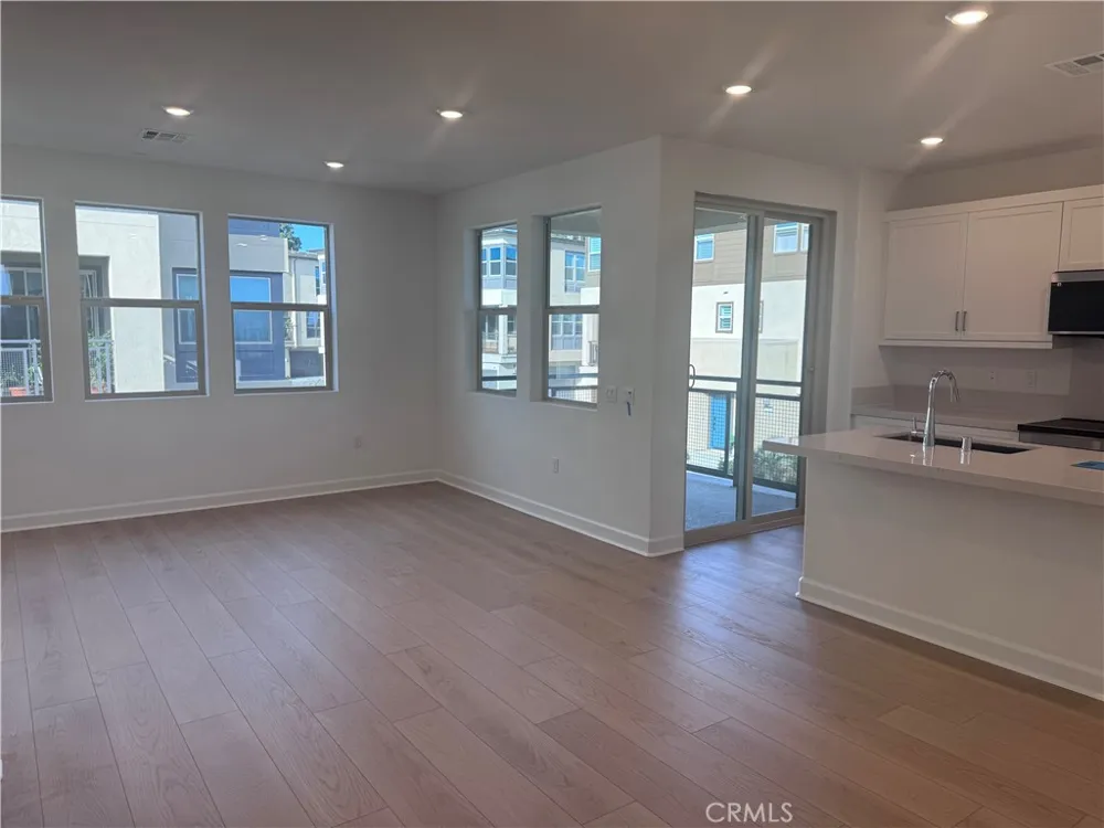 300 Honeysuckle Way Oceanside, CA 92057