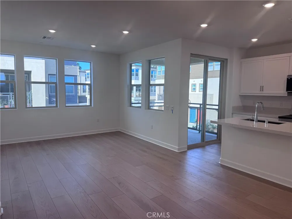 300 Honeysuckle Way Oceanside, CA 92057