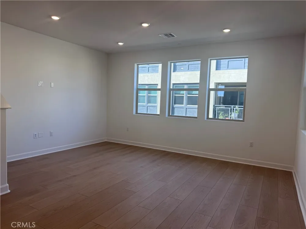 300 Honeysuckle Way Oceanside, CA 92057