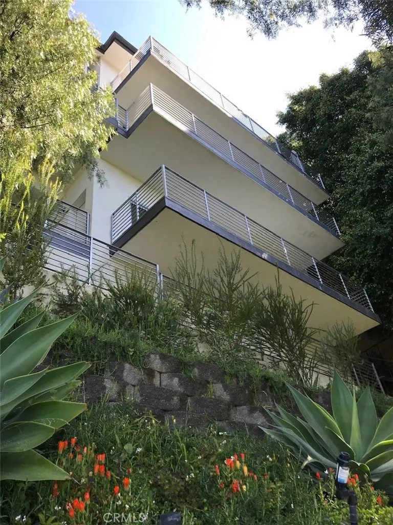 2084 HANSCOM DR South Pasadena, CA 91030