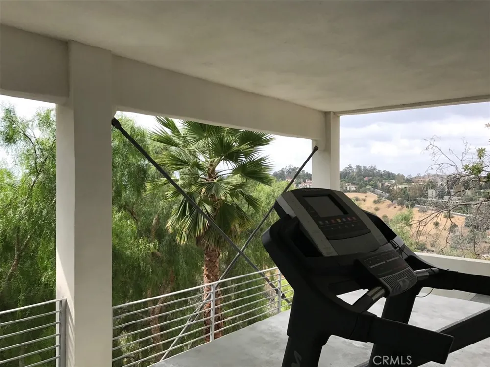 2084 HANSCOM DR South Pasadena, CA 91030