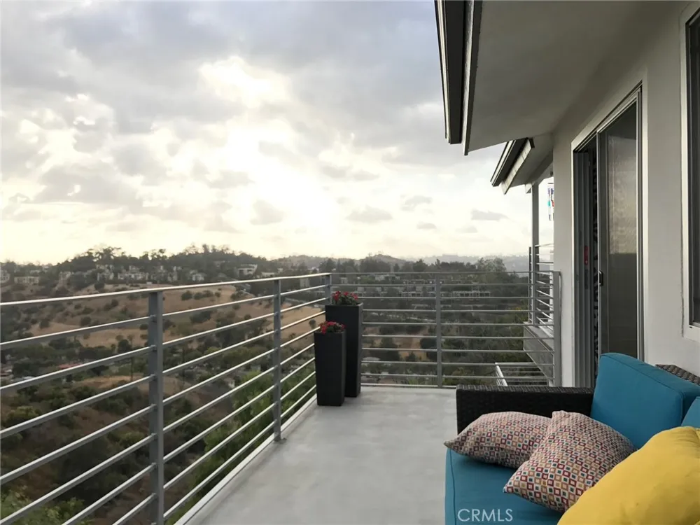 2084 HANSCOM DR South Pasadena, CA 91030
