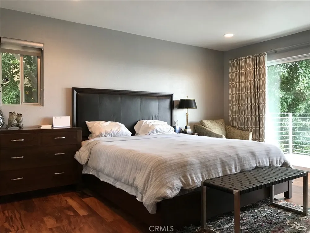 2084 HANSCOM DR South Pasadena, CA 91030