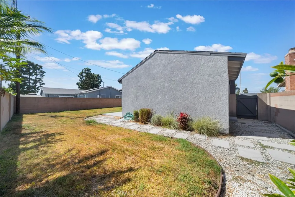 6382 Yale Huntington Beach, CA 92647