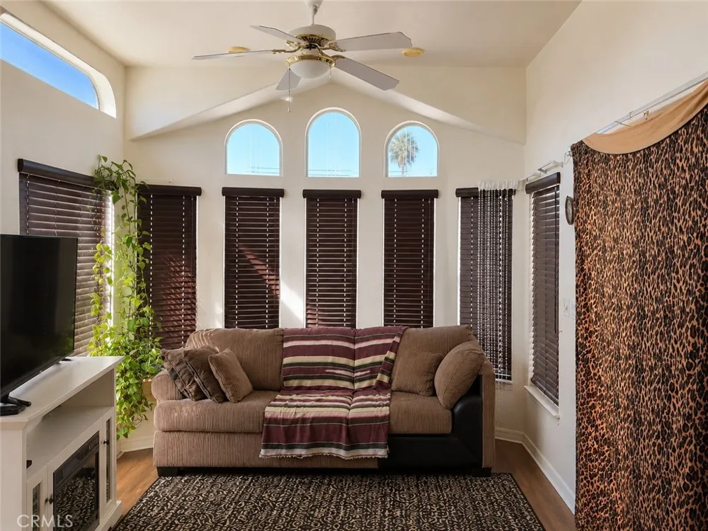 1295 S Cawston Avenue Hemet, CA 92545