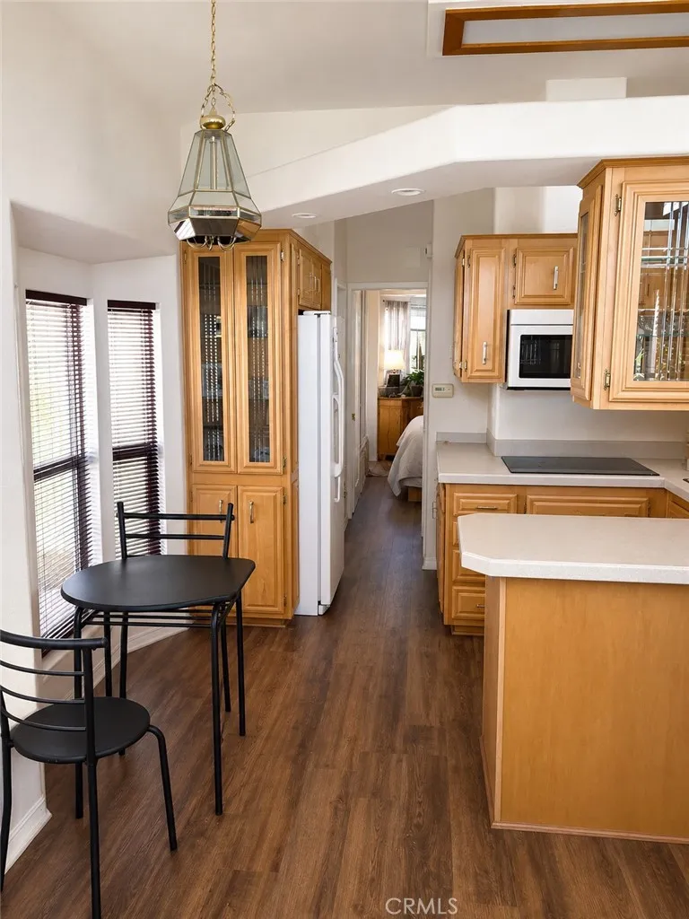 1295 S Cawston Avenue Hemet, CA 92545