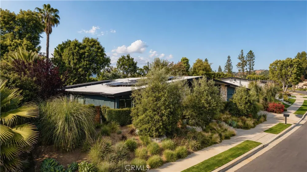 18837 Paseo Nuevo Tarzana, CA 91356