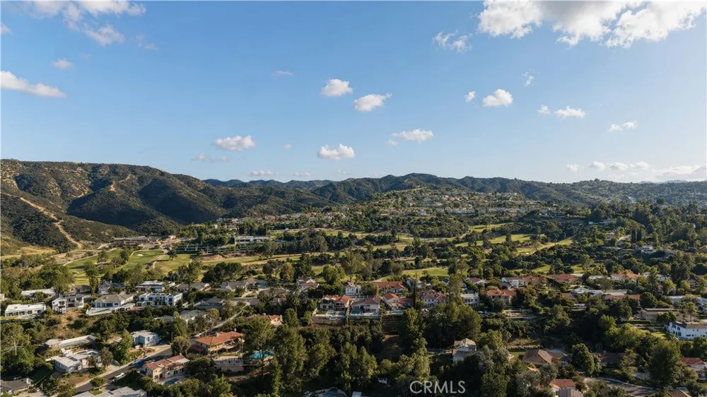 18837 Paseo Nuevo Tarzana, CA 91356