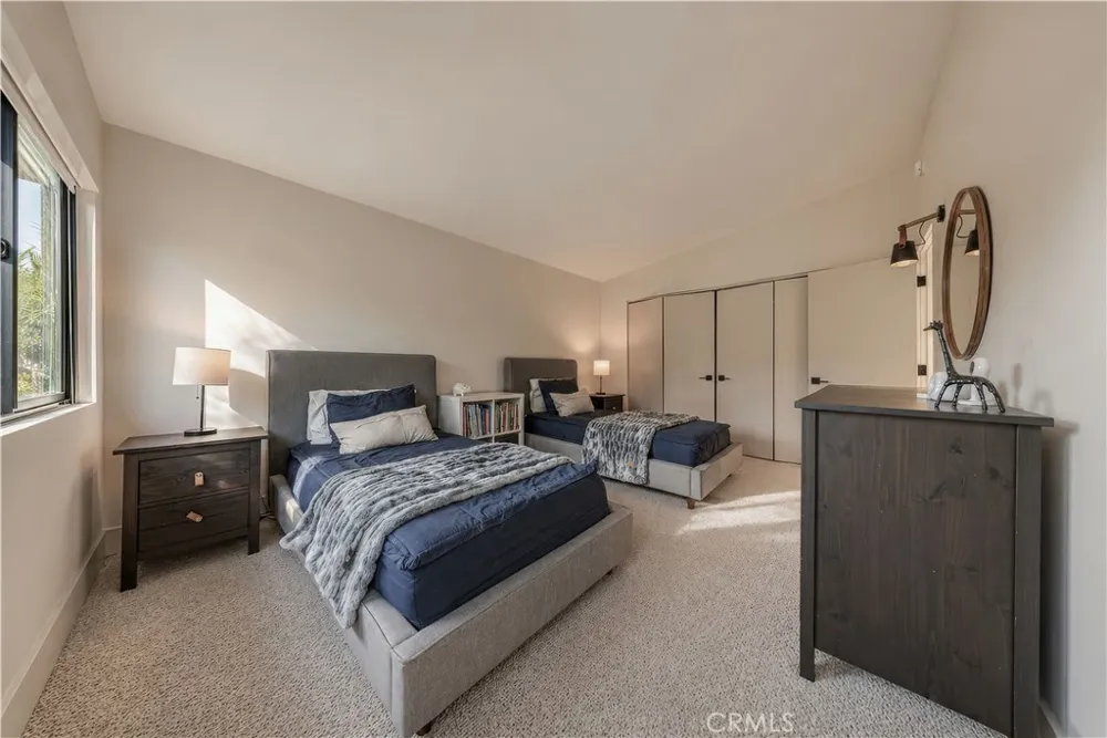 18837 Paseo Nuevo Tarzana, CA 91356