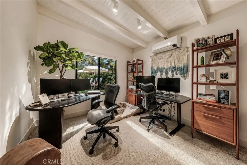 18837 Paseo Nuevo Tarzana, CA 91356