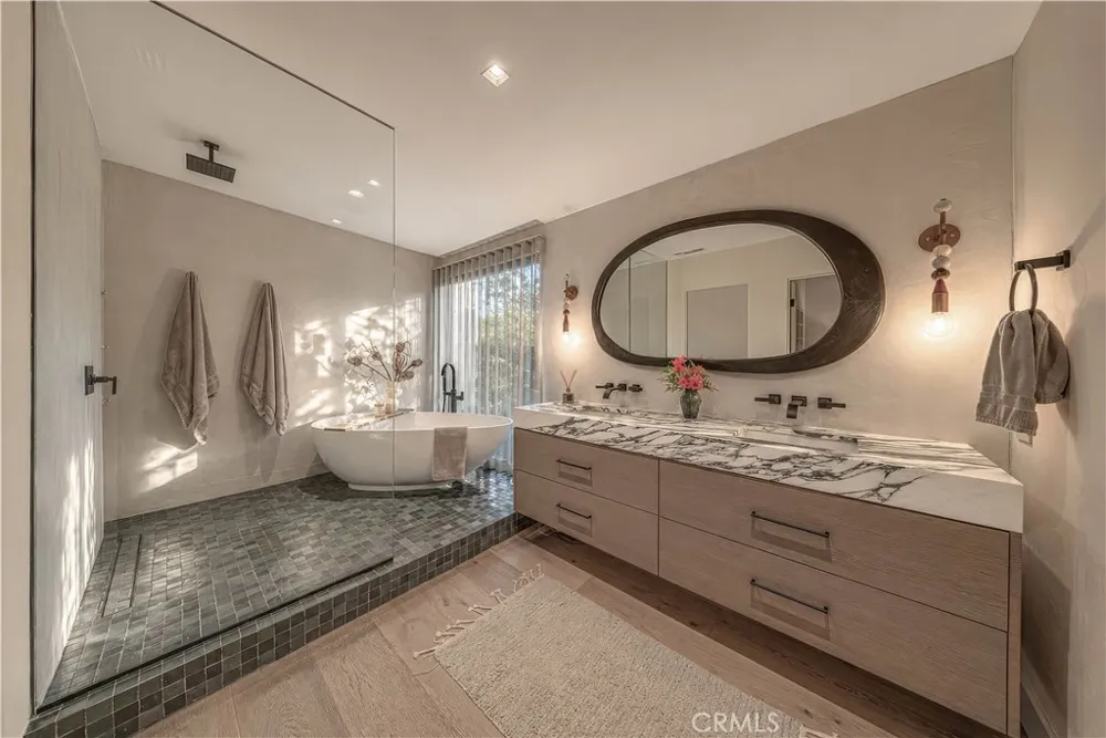 18837 Paseo Nuevo Tarzana, CA 91356