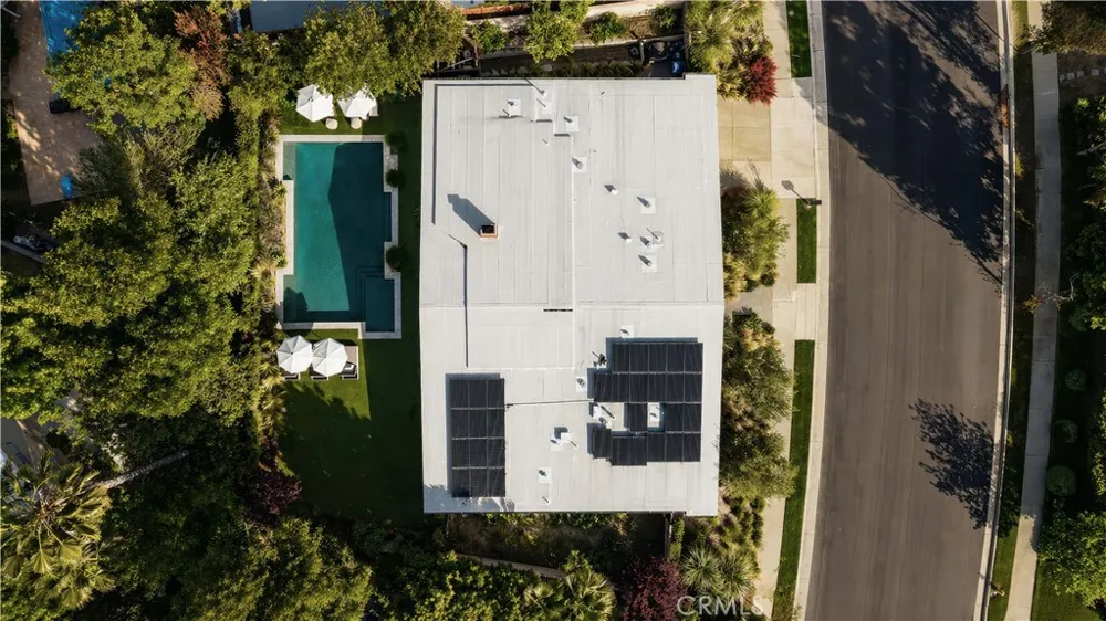 18837 Paseo Nuevo Tarzana, CA 91356
