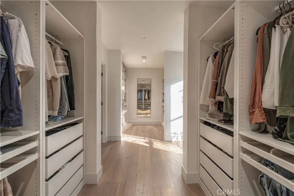 18837 Paseo Nuevo Tarzana, CA 91356
