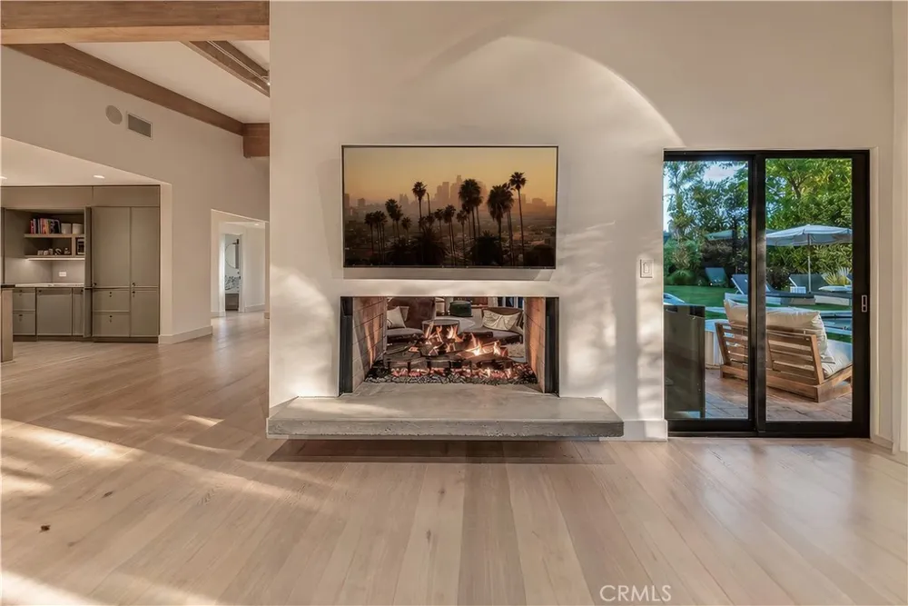 18837 Paseo Nuevo Tarzana, CA 91356