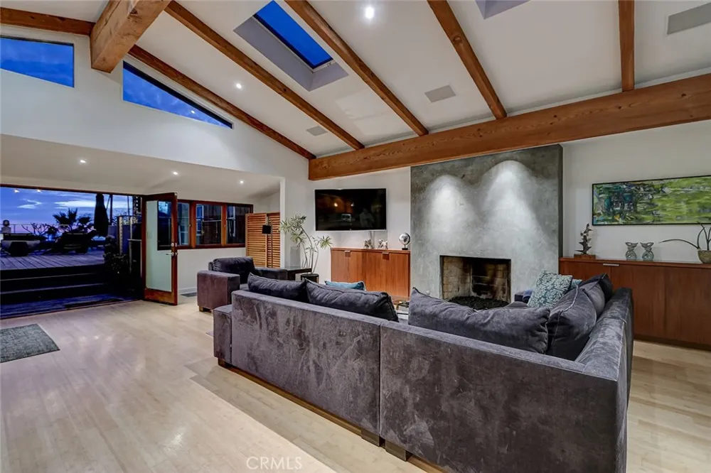 3205 Bayview Drive Manhattan Beach, CA 90266