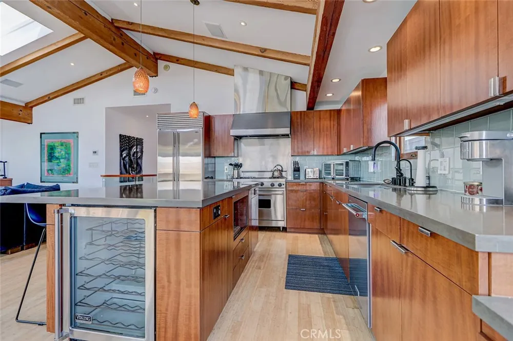 3205 Bayview Drive Manhattan Beach, CA 90266