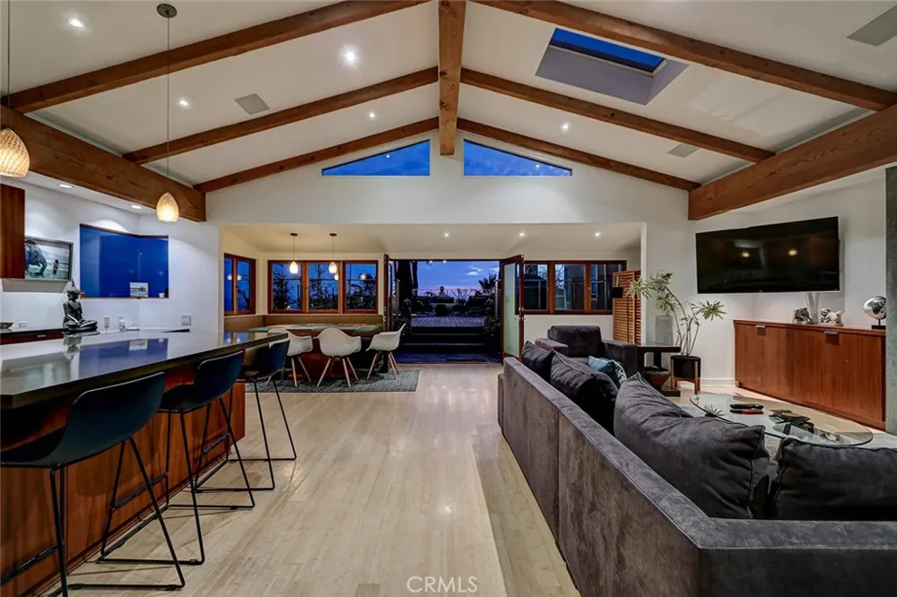 3205 Bayview Drive Manhattan Beach, CA 90266