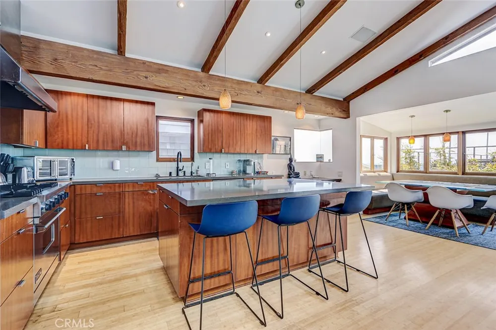 3205 Bayview Drive Manhattan Beach, CA 90266
