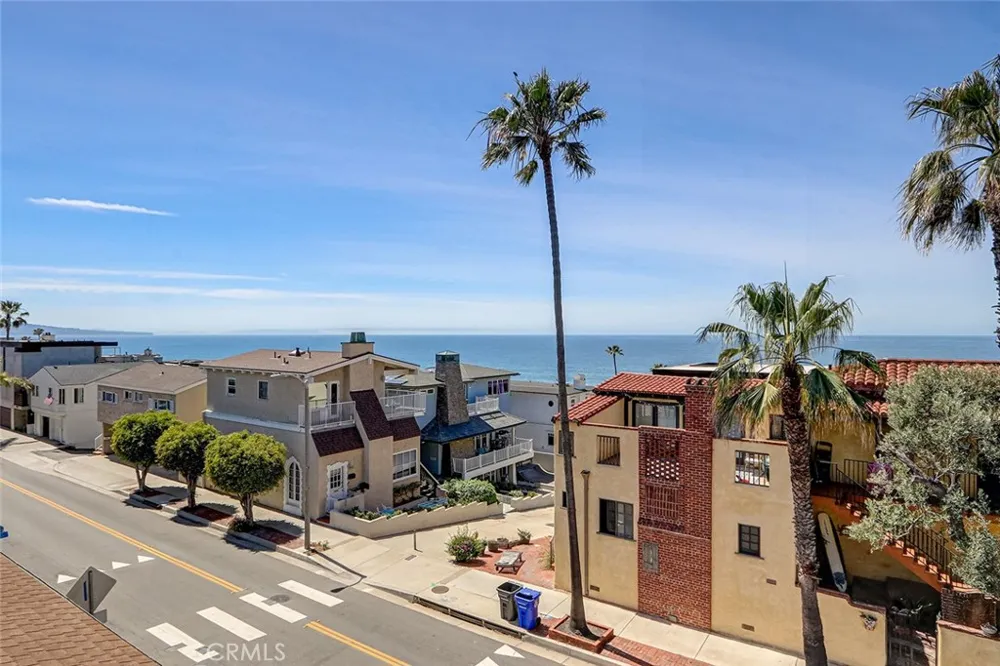 3205 Bayview Drive Manhattan Beach, CA 90266