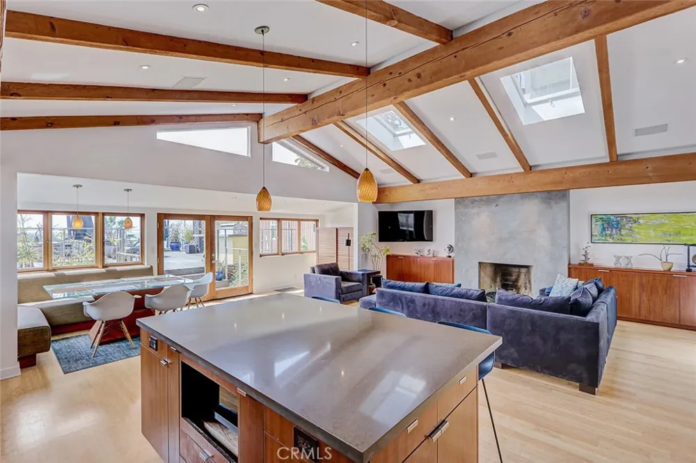 3205 Bayview Drive Manhattan Beach, CA 90266